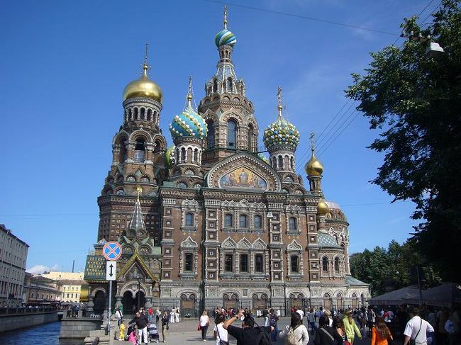暑いお盆休みを利用して、涼しいロシアへ行ってみることにしました。<br />モスクワとサンクトぺテルブルグを巡る８日間の団体ツアーです。<br />美人大国と言われるロシア。はたして、ロシア女子は本当に美しいのか？<br />検証してみたいと思います。<br /><br />詳しい内容は、こちらをご覧下さい。<br />　⇒http://000worldtour.web.fc2.com/012_russia_01.html