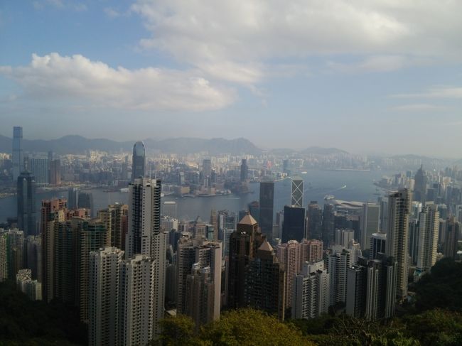 パスポートの有効期限が3か月を切っている状態で訪問できる国があるのかと調べていたら、香港がヒット。<br />そんな理由で、5年ぶりの香港旅行。プライベートでの香港は３回目だったことと、時間がないのにいろいろ詰め込んだので、殆ど写真が取れず・・・