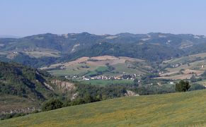 2016.8スロベニア・イタリア旅行34-E45でBivio Montegelli，山道をSogliano Al Rubiconeへ