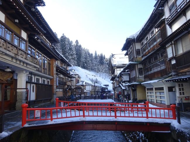 雪に埋もれた銀山温泉！憧れの能登屋！<br /><br />この冬、弥次喜多は東北の温泉目指して旅立ちました。<br /><br />百年を経た木造三階建ての湯屋は、あの千と千尋の世界を見せてくれるに違いありません。<br /><br />わくわく！！