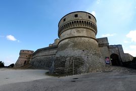 2016.8スロベニア・イタリア旅行37-Loretoの聖母教会，サンレオ城（Forte di San Leo）