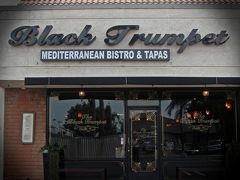 ２０１７　ハンティングトン　ビーチ　食べある記：　黒いトランペット  Black Trumpet Bistro　