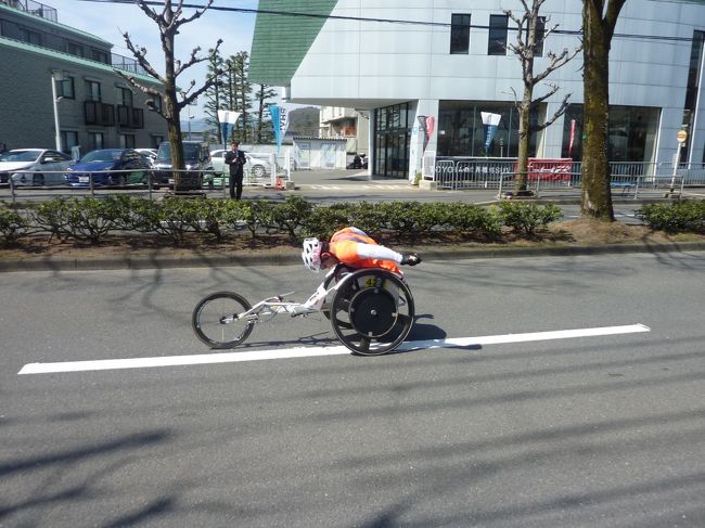 京都大原山田農園たまご工房 野たまごプリンは、濃厚で絶品!<br />https://tabelog.com/kyoto/A2601/A260303/26007612/<br /><br />京都市:第28回全国車いす駅伝競走大会の開催 http://www.city.kyoto.lg.jp/hokenfukushi/page/0000214342.html<br /><br />第28回大会は、2017年3月12日(日)に開催しました。<br /><br />京都の修学院付近で撮影観戦しました。驚異のスピードで、身体能力の高さが覗えます。<br /><br />開始から約10分程度で、高低差などの起伏をものともせずに、到達しています、早やっ!早すぎる。<br /><br />彼らは、軽くリンゴを握り潰すほどの握力で、鍛え上げているようです。<br /><br />北山 渋谷 http://kitayama-shibuya.com/<br /><br />ステーキ割烹のお店でランチです。丁度、宝ヶ池球戯場の真横に位置します。<br /><br />京都の介護タクシー http://kaigotaxi-info.jp/top_586.html<br /><br />京都ホテルオークラの入り口付近に、桂 小五郎像が鎮座しています。<br />http://okura.kyotohotel.co.jp/
