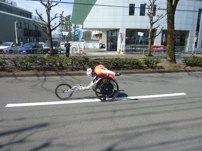 京都大原山田農園たまご工房 　野たまごプリンは、濃厚で絶品！<br />https://tabelog.com/kyoto/A2601/A260303/26007612/<br /><br />京都市：第28回全国車いす駅伝競走大会の開催　 http://www.city.kyoto.lg.jp/hokenfukushi/page/0000214342.html<br /><br />第２８回大会は、２０１７年３月１２日(日)に開催しました。<br /><br />京都の修学院付近で撮影観戦しました。驚異のスピードで、身体能力の高さが覗えます。<br /><br />開始から約10分程度で、高低差などの起伏をものともせずに、到達しています、早やっ！早すぎる。<br /><br />彼らは、軽くリンゴを握り潰すほどの握力で、鍛え上げているようです。<br /><br />北山　渋谷　http://kitayama-shibuya.com/<br /><br />ステーキ割烹のお店でランチです。丁度、宝ヶ池球戯場の真横に位置します。<br /><br />京都の介護タクシー　http://kaigotaxi-info.jp/top_586.html<br /><br />京都ホテルオークラの入り口付近に、桂　小五郎像が鎮座しています。<br />http://okura.kyotohotel.co.jp/