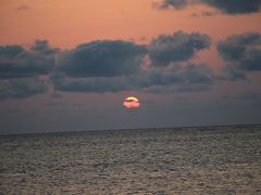 ２０１７年春の沖縄旅行・・・１日目（雨で行けなかった斎場御嶽～国際通り～美々ビーチで夕陽観賞）