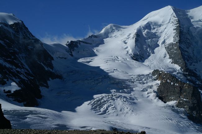 ２００５年から２００７年にかけてスイス、中国、フランスを旅して多くの風景を撮影しました。当時は旅行記として見られるような連続性のある撮影手法ではなく、美しく感じた風景を断片的に写しましたので、心に残る風景写真を抜き出して「写真集」にしました。