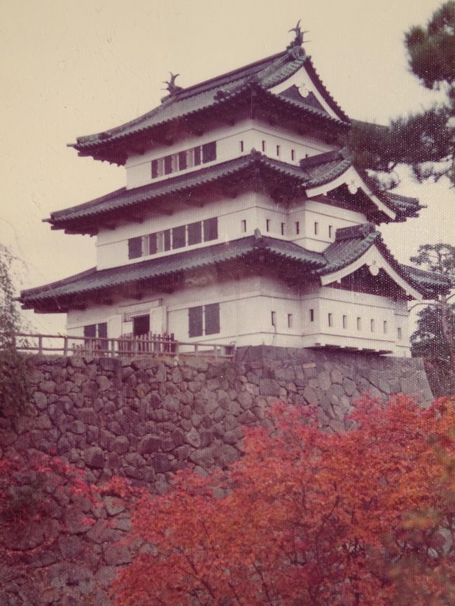 1976年(昭和51年)10月 紅葉の東北地方(秋田 青森 岩手)の旅10日間(3)青森(五能線(深浦 千畳敷 ﾘﾝｺﾞ園) 岩木山 弘前市内(城 最勝院) 青森)