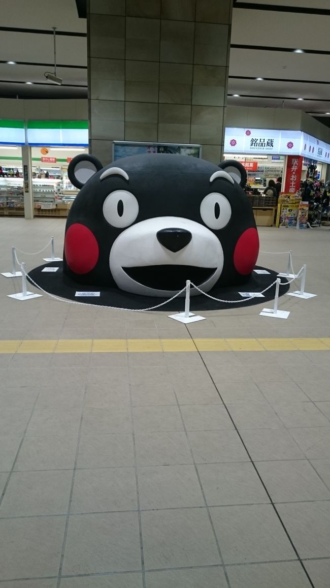 初の九州新幹線で初じめての熊本に足を伸ばしました🚅<br />初日は夕方まで人吉に滞在<br />熊本散策は夜から次の日の夜まで<br /><br />熊本は初めて尽くしのいい経験になりました😄<br />初めての新幹線、初カプセルホテル、初タイピーエン、初熊本城<br />というより熊本市自体初めてですが(笑)<br /><br />ちょうど半年前にあった地震は熊本城、街の所々に大きな爪痕を残していると思いつつ😰<br />アーケードの賑やかさをみると復興しつつあるなと思えました😄<br />