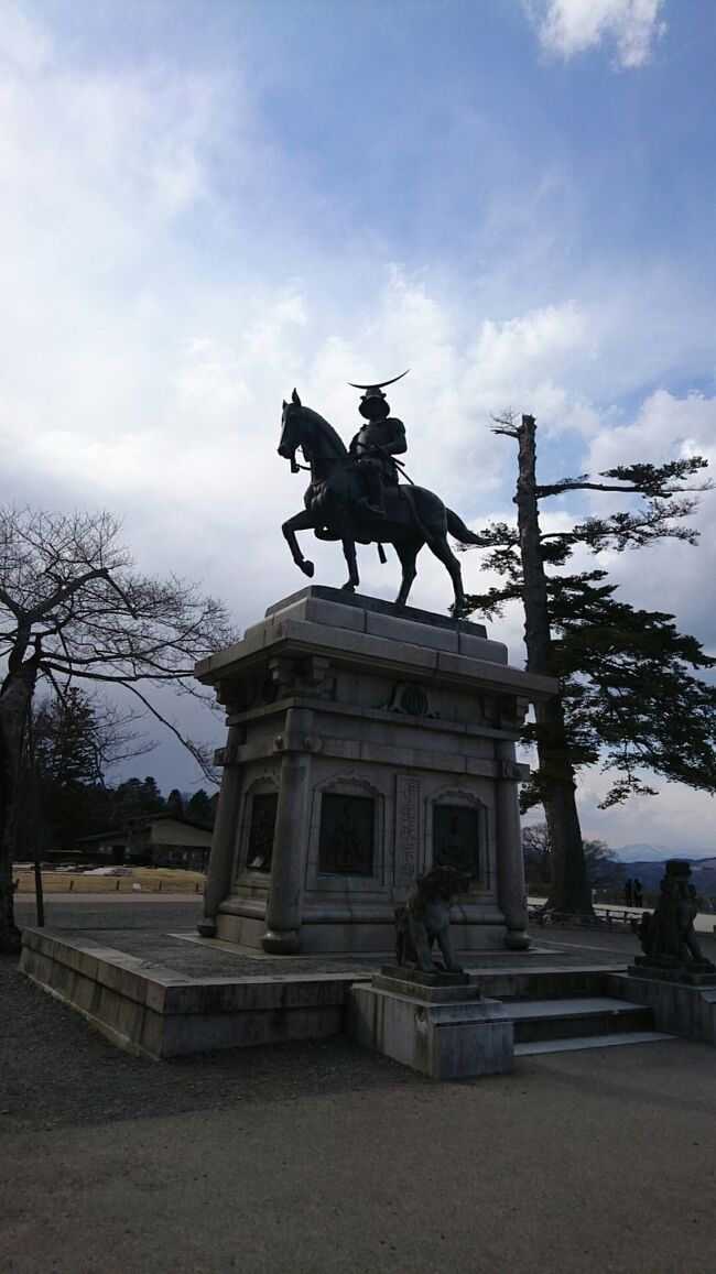 初の東北新幹線！仙台に行って参りました！<br /><br />1日目　仙台市内観光<br />2日目　秋保温泉（レンタカー）<br />3日目　松島観光<br />4日目　観光ほとんどなく昼過ぎの新幹線で帰ります。<br /><br />3月の中旬とは言え風が強かったせいかまだまだ寒い仙台でした。<br />日向はポカポカしていたので、風さえなければ外にいても過ごしやすかったように思います。<br /><br />秋保温泉へ行くため、1日だけレンタカーを利用しました。<br />それ以外は電車やバスで充分観光地へ出向く事が出来ました。<br /><br />秋保温泉編<br />http://4travel.jp/travelogue/11224183<br /><br />松島編<br />http://4travel.jp/travelogue/11224481