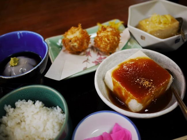 パワースポットらしく、豆腐料理などにも興味が湧き、<br />電車とバスを乗り継いで、<br />神奈川県伊勢原市の阿夫利神社へ行ってきました。<br /><br />予想以上に混雑していて、びっくりしました。