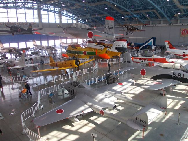 暖かくなってきて、久々に家族旅行をしてきました。<br />今回は自分の親も一緒に浜名湖周辺へ行ってきました。<br />金曜日に午後半休を取って、子供を幼稚園へお迎えしたら15時に自宅を出発。<br />6時前に浜名湖のホテルリステル三ケ日に到着。<br />1日目はホテルのバイキングと温泉を楽しみました♪<br />小さな子供連れにはバイキングはいいですね~。。。<br />2日目は浜松航空自衛隊の広報施設のエアパークへ。無料とは思えない、展示を堪能。<br />その後、さわやかに行きたかったのですが、鬼混み(-"-;)。。。<br />あきらめて、適当にごはん食べてから、浜松市動物園へ。<br />ここもリーズナブルながら、子供は楽しんでくれました。<br />帰りに道の駅でいちごを買って帰りました。<br />浜名湖は名古屋からだとお手軽で小さな子供連れにはいいですね~。<br /><br /><br />