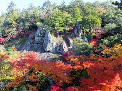 自然奇岩遊仙境の白に紅葉の赤が映える那谷寺、文化人に愛されたいで湯の里、山代温泉へ、紅葉旅