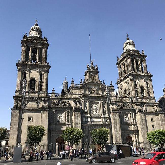 就航1ヶ月の全日空メキシコ便でメキシコへ行ったよ<br /><br />15年ぶり利用のクラブツーリズムにて<br />『往復全日空（ＡＮＡ）直行便利用　メキシコ世界遺産探訪７日間』　全日空新規就航記念<br /><br /><br />基本旅費／大人   238,000 円 × 1 名 238,000 円<br />海外出入国税（共通）   11,000 円 × 1 名 11,000 円<br />燃油サーチャージ（飛行機）   7,000 円 × 1 名 7,000 円<br />一人部屋追加料金   38,000 円 × 1 名 38,000 円<br />旅客保安サービス料   520 円 × 1 名 520 円<br />日本国内空港使用料(国際線)   2,090 円 × 1 名 2,090 円<br />合計金額   296,610 円<br />+追加海外空港諸税5,920円<br />