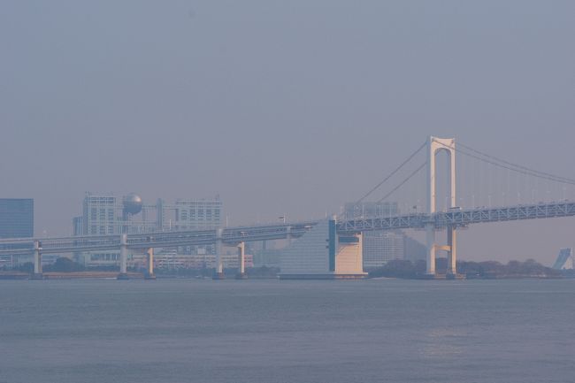 ２度目の徒歩でレインボーブリッジと初めての東京湾クルージング。<br />しかも軽食、飲み放題付きプランを選択。<br />