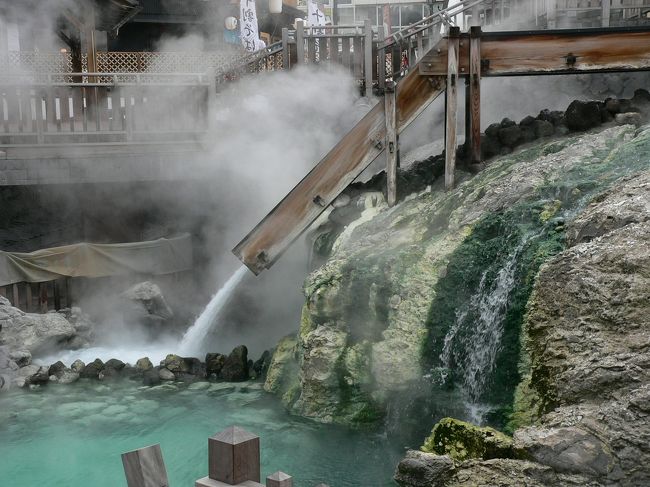 昨年秋から諸事情で旅行とは縁遠くなっていました(涙)<br />年が明けて、春近くになって、やっと旅行ができるようになりました~♪<br /><br />まずは疲れた体を温泉に!ということで、主人が選んだのは草津温泉。<br />それならば、憧れの「大阪屋」に泊まりたい!とリクエスト。<br />お部屋・温泉・お料理・・すべてにおいて大満足のお宿でした。<br />夜にはちらちらと雪が舞い、風情のある街並みがより一層味のあるものになりました。<br /><br />帰宅の道すがら小野上温泉に立ち寄り、温泉三昧の一泊旅行でした。
