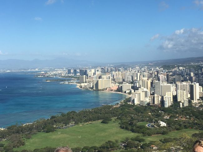 新婚旅行にハワイ島～ホノルルに行ってきました。式は挙げなかったので、多少贅沢な旅行になりました。<br />海外は、北米、ヨーロッパ、アジアとまんべんなく行ってましたが、ハワイは初めて。嫁は3回目のハワイだそうです。<br />デルタ航空のビジネスクラスを利用し、最初の3泊はハワイ島のフェアモントオーキッドハワイに宿泊。あとの2泊はハレクラニに宿泊しました。