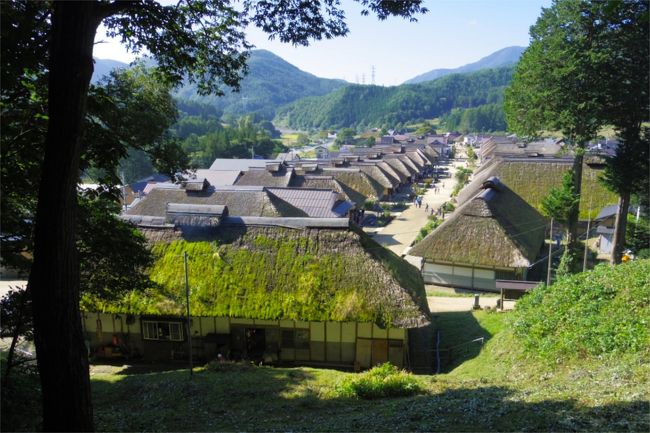 秋の連休に1泊2日で初めての会津地方へ。歴史を感じる街並、美味しい食べ物とお酒、至福の温泉。。お天気にも恵まれ、すばらしい旅となりました。<br /><br />1日目：自宅→大宮→郡山→会津若松→【七日町（街歩き）】→【塔のへつり】→【湯野上温泉】（泊）<br />2日目：（宿からtaxi）【大内宿】～湯野上温泉→【会津若松】（街歩き・周遊バス利用）→郡山（駅構内で食事）→大宮→自宅<br /><br />うまく使うとお得なJRの「週末パス」を使用。シルバーウィークは使えた（GW・お盆・年末年始は不可）のと、会津鉄道も範囲に含まれていたのがポイント高かったです。