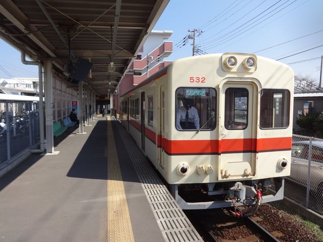 毎年春休み、我が家の家内と子供たちはディズニーランドに出かけます。<br />が、普段満員の通勤電車で通勤している私は、会社を休んでまで人混みの中に出かけたくない。ましてやディズニーランドなどとてもとても…<br />ということで昨年までは私は1人仕事に行き、夕方迎えに行っていました。<br /><br />今年は趣向を変えて、往復とも車でディズニーランドまで送り迎えする代わりに、みんなが遊んでいる間、1人で乗り鉄に出かけることにしました。<br />家族サービスと自分へのご褒美が同時にできた1日でした。<br /><br />---<br />せっかく東関東まで来たのだからと、向かった先は茨城県。<br />まずは、東京近郊なのにローカル色が濃い竜ヶ崎線に乗りに行きました。
