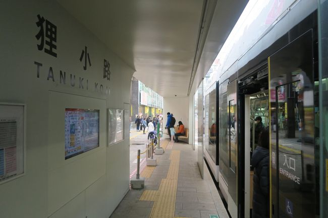 札幌もマイナーながら路面電車の走る街。<br />2015年12月にループ化して一周できるようになりました。<br />出発は狸小路から～。<br />