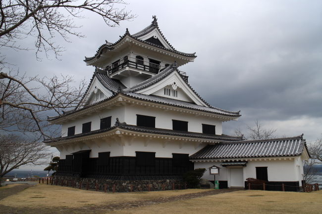 南房総を巡る旅です。<br />1泊2日の旅で、この旅行記は2日目。<br />館山で館山城に行ってみました。<br />里見氏ゆかりのお城で、館山では里見氏をNHK大河ドラマにしたいと考えているようです。<br />