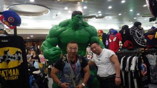 COLDGYM の海外忘年会も今回で3回目! 石の上にも3年と言いますが・・・楽しい事は何年でも続けられますよね。<br /><br />とても楽しい忘年会でしたが、帰国後、あまりにも忙しい毎日に追われ追われて・・・写真の整理をすることもなく、旅行記も書いていませんでした。<br /><br />でも・・・最近になって・・・急に老いを感じ始め・・・いつか思うように身体が動かなくなってしまった時のささやかな楽しみとして、この旅行記を読み返し 当時を懐かしむ事ができるようにと、写真を探して整理してみました。<br /><br />そして、これからはもっとマメに記録を残しておこうと思います。 第4回目以降にご期待くださいね。(笑)<br /><br />食べた料理や飲んだお酒、お買い物したお店の名前や内容はすっかり忘れてしまったのですが・・・でも、ホントに ホントに 楽しかったんですよ。 だって・・・その証拠に帰ってきて すぐに来年の予約をしちゃったんですからね。(笑)