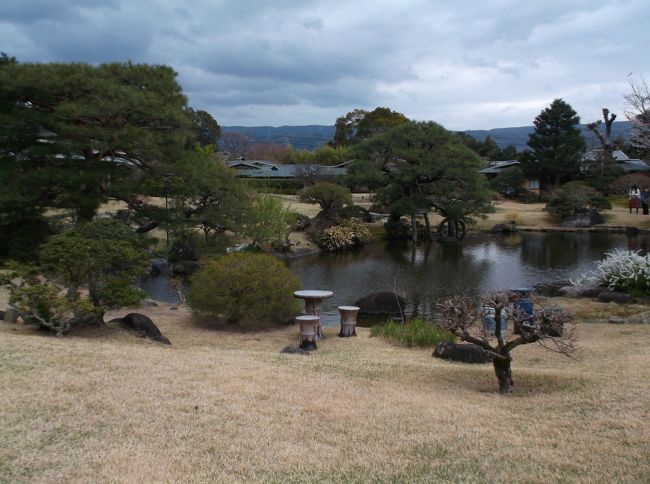 コミュのオフ会で、伊豆長岡の三養荘で一泊してきました。<br /><br />ご覧の通り、とても広い日本庭園を有する純和風旅館です。<br /><br />今回はそこでのお泊りがメインで、その他の観光は行き当たりばったりです。