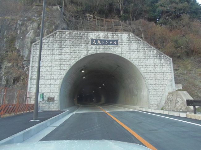 和泉市から和歌山のかつらぎ町へこれまで狭い山道でしたが４月１日にバイパスとトンネルが開通<br />して大変便利になりました。<br />かつらぎ町は「干し柿の里」として有名です。<br />開通費はセレモニーがあったりして混雑しますから翌日の早朝に走ってきました。<br />