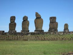 チリ　「行った所・見た所」　イースター島「アフアキブ」・「プナパウ」と「タハイ儀式村」に行きました
