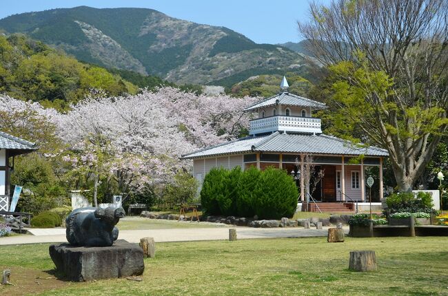 道の駅「花の三聖苑」は、松崎の三聖人の業績、松崎の歴史・文化を紹介する複合施設です。<br />よって通常の道の駅はトイレ、飲食店があるだけですががここは松崎の歴史・文化が学べるところです。<br />歩いて５分のところには築３００年の旧依田邸があり寄ってみました。<br /><br /><br />