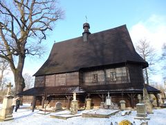 行ってみたいけど・・・で、とりあえず行ったポーランド♪　一番のお目当て、木造建築の教会。そのあとヴィエリチカへ。