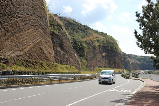 東京の島、自然溢れる豊かな島。<br /><br />雄大な景観、美しい風景。<br /><br />滋味溢れる食材。<br /><br />独特な文化・風習。<br /><br />そして、そこに暮らす人々。<br /><br />伊豆大島の魅力は一言では語り尽くせません。 