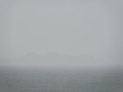 土砂降りの高浜海水浴場から軍艦島がちらっと見えました／コツコツ貯めたマイルの特典航空券でひとっ飛び
