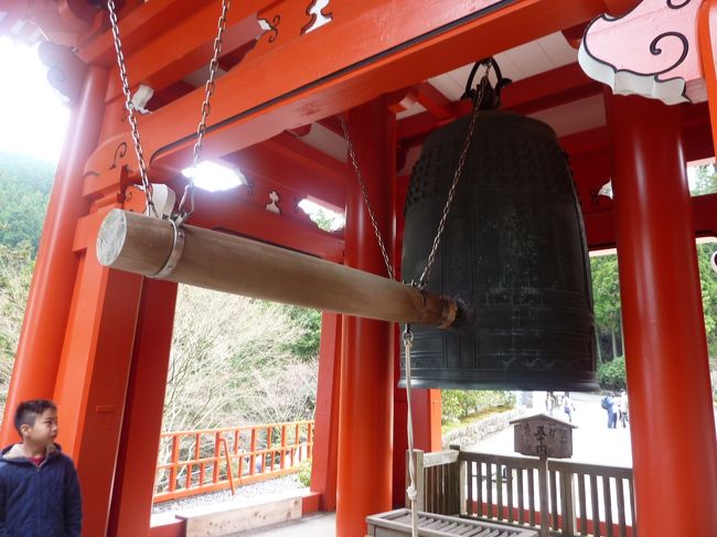 比叡山　延暦寺　http://www.hieizan.or.jp/<br /><br />叡山ケーブル、叡山ロープウェイ　http://eizan.keifuku.co.jp/　障がい者割引あり、半額。<br /><br />一乗寺つるかめ 　ラーメン屋<br /><br />京都のバリアフリー観光・旅行　お役立ち情報　https://matome.naver.jp/odai/2136877283891323601<br /><br />京都の介護タクシー　http://kaigotaxi-info.jp/top_586.html<br /><br />今日は晴天の、気温も高く観光日和となりました。<br /><br />比叡山　延暦寺に運びましたが、絶好の観光日和という事も在り、少々混雑気味の様子。<br /><br />ケーブル八瀬駅から、ケーブルカーとロープウェイとルートバスなどを乗り継いで行きました。<br /><br />帰りは、京都一条寺のラーメン激戦区でも名高い、つるかめさんでつけ麺を賞味しました。