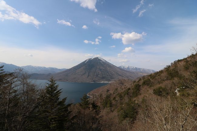 久しぶりの投稿になります。<br />桜が散りはじめる中、桜前線を追いかけてみようかな?<br />とも思いましたが、どうしても買ったばかりの広角レンズを使ってみたくて、今日は 景色のいい場所を選んでみました。<br />日光方面、去年の紅葉シーズンに行った霧降高原からの眺めにしようかとも思いましたが、最近知った中禅寺湖のビュースポットに行ってみることにしました!
