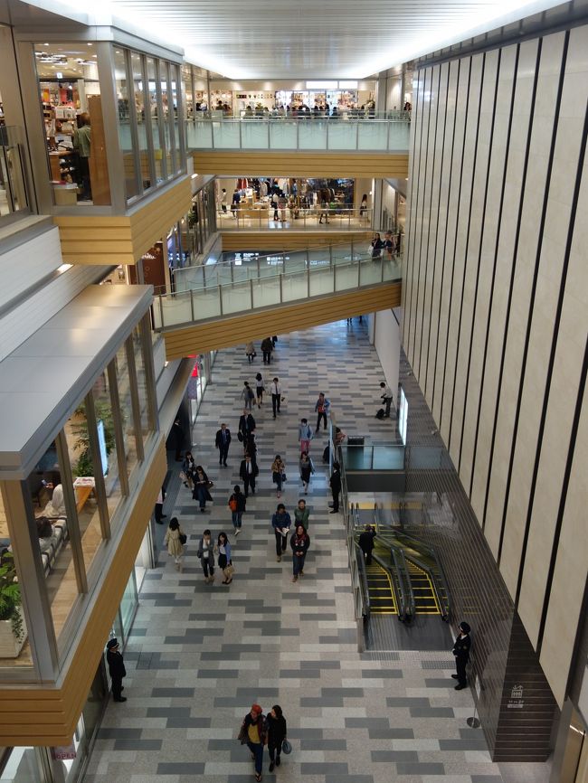 ４月１７日，JR Gate Tower の第3次（最終？）オープン。Gate Tower Mall (Takashimaya) が開店しました。