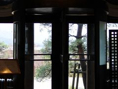 富士屋ホテル ☆ 本館の回転ドア（内側）