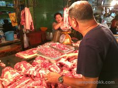 バンコク庶民の巨大な台所 ”クローントゥーイ市場” で食材を買ってタイ料理を作ってみました。