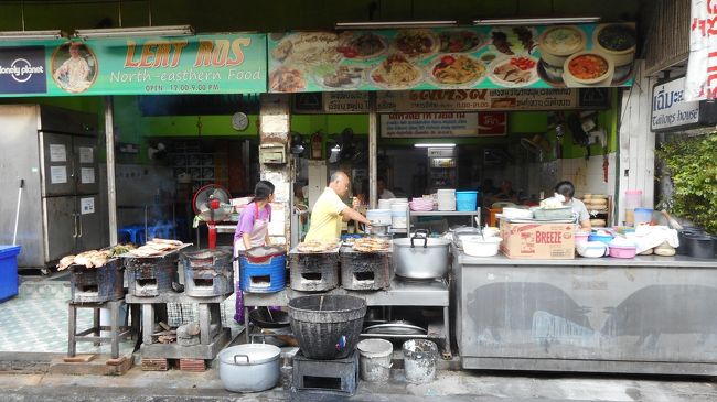 今年も焼き魚が美味い、店に行きました。<br /><br />Rachadumneon road. Soi 1 Thesaban Nakhon Chiang Mai, Amphoe Mueang Chiang Mai, Chang Wat Chiang Mai 50100 タイ