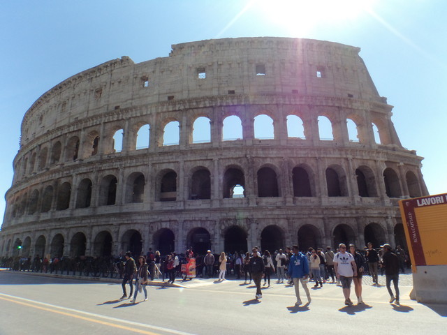 ベニス～フィレンツェ～ピサ～ローマと旅した最終日<br />ローマの遺跡を巡りました。<br /><br />追記：絵画や風景の写真は他の方にお任せし、爺はへんな写真を中心にアップします（笑