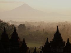 インドネシアで火山トレッキング ブロモ山・ラウ山・ムラピ山登頂 (Volcanic trekking in Indonesia)