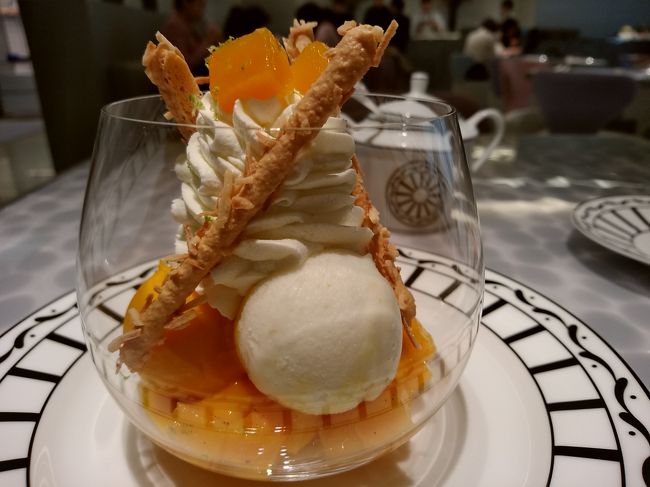 4月20日に松坂屋跡地にオープンした<br />「GINZA SIX」<br />母の日が近いし、甘いもの大好きな母のために何か目新しいものを探しに行ってみました。<br /><br />