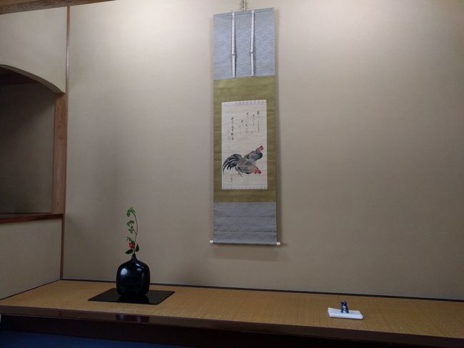 柏崎 木村茶道美術館 2017年 4月<br /><br />春風茶席<br /><br />冬の間の休館期間を過ぎ、4月から2017年度開館となりましたので行ってまいりました。<br />この日が待ち遠しかったです。 <br />参席してみて今年も本物のお道具に手を触れお茶が飲めるという最高の時間を過ごしました。<br />このあとの翌日以降は東京国立博物館での「茶の湯」展と近代美術館での楽なんとかという展覧会にも行ってきたのですが、満足度は木村さんのほうが上でした。 だってアッチは人混みのなか見るだけで参考史料の確認のようなもので実際五感に訴える筈もなしリアルさが違いました。 <br />