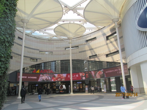 上海の婁山関路・金虹橋商場・巨大モール