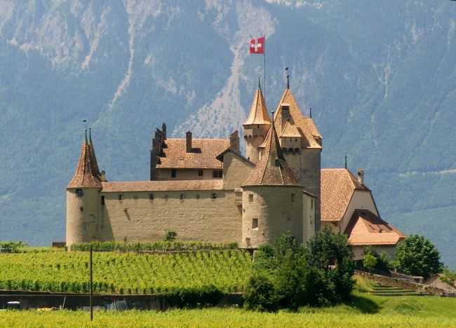 スイスの美味しい白ワイン、エーグル。<br /><br />ワイン畑に囲まれたエーグル城の美しい姿も印象的です。