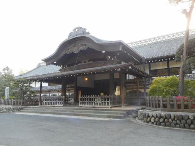 ＧＷ前半は埼玉の羊山公園の芝桜と日本100名城の鉢形城と川越城を見てきました。旅行記は４つにわけました。<br />旅行記の３は川越市駅から川越城までです。<br /><br />★散歩ルート<br />横瀬駅→羊山公園（芝桜）→西武秩父駅（関東の駅百選）→御花畑駅→寄居駅→鉢形城（日本100名城）→川越市駅→川越城（日本100名城）→川越さんさく→トシノコーヒー→時の鐘ライトアップ→川越駅