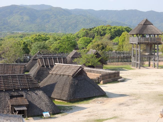 最近は海外ばかり行ってたので、まともな国内旅行は本当に久しぶり（多分、2009年に広島・小倉・福岡に行って以来）。<br /><br />でも、国内にもまだまだ未踏の地が残ってるので、フォートラの地図を塗りがてら出発です。<br /><br />一番の目的地は世界遺産・軍艦島。<br />世界遺産好きとして、かねてから狙っていた憧れの場所です。<br /><br />で、ついでに佐賀にも立ち寄ってみましょう。<br />というのも、成田←→佐賀に激安LCC・春秋航空が就航してるので。<br /><br />久々の国内旅行でしたが、日本にもまだまだたくさん良いところがありますね。