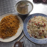 高雄グルメ記(香港發財燒臘/劉家酸白菜火鍋/焼き餃子とつみれのスープ/老紀牛肉:牛腩火鍋/日本から持ってきた冷やし中華/麗景大酒店/義母の家で家庭料理/毛氏小館の&#21057;椒炒飯) 2017/04/23-05/03