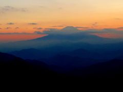 原点回帰の山旅　丹沢　－新緑と山桜と富士山－　１