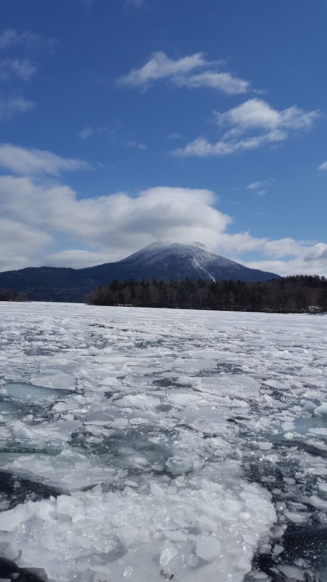 層雲峡から阿寒湖・網走　雄大なる大地　北海道モニターツアー<br />大変お得なツアーを発見したから、博（父）、よた（妻）の誕生日記念旅行ということにして、でかけました。<br />初夏の陽気の出雲・羽田から真冬の新千歳、層雲峡は－６度で、とんでもない旅行となりました。