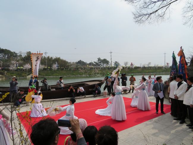 韓国生活を切り上げ日本へ戻ることに決めて、年明けから日韓を行き来していましたが、銀行の手続きや引っ越しの手続きを含めて、今回が最後の滞在となりました。<br />そんなか今年もやってきた全羅南道の霊岩で行われている「霊岩王仁文化祭り」。<br />日本とも縁の深いこのお祭りのメインイベントは歴史衣装に身を包んだ人達によるパレードです。<br />